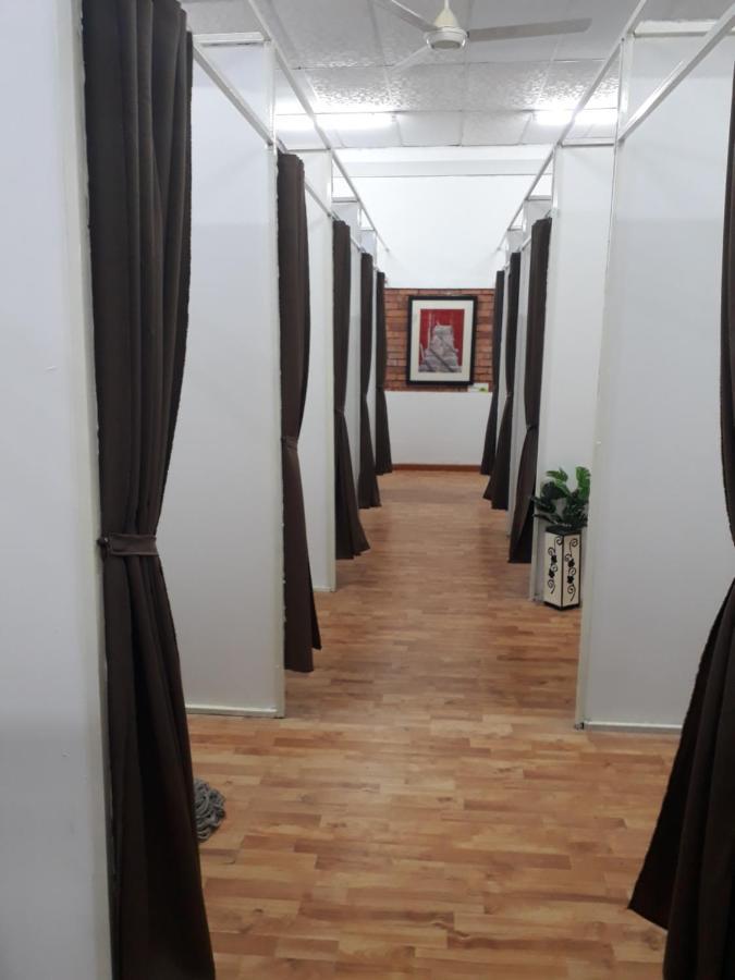 Хостел Dorm Master Padang Mat Sirat Экстерьер фото