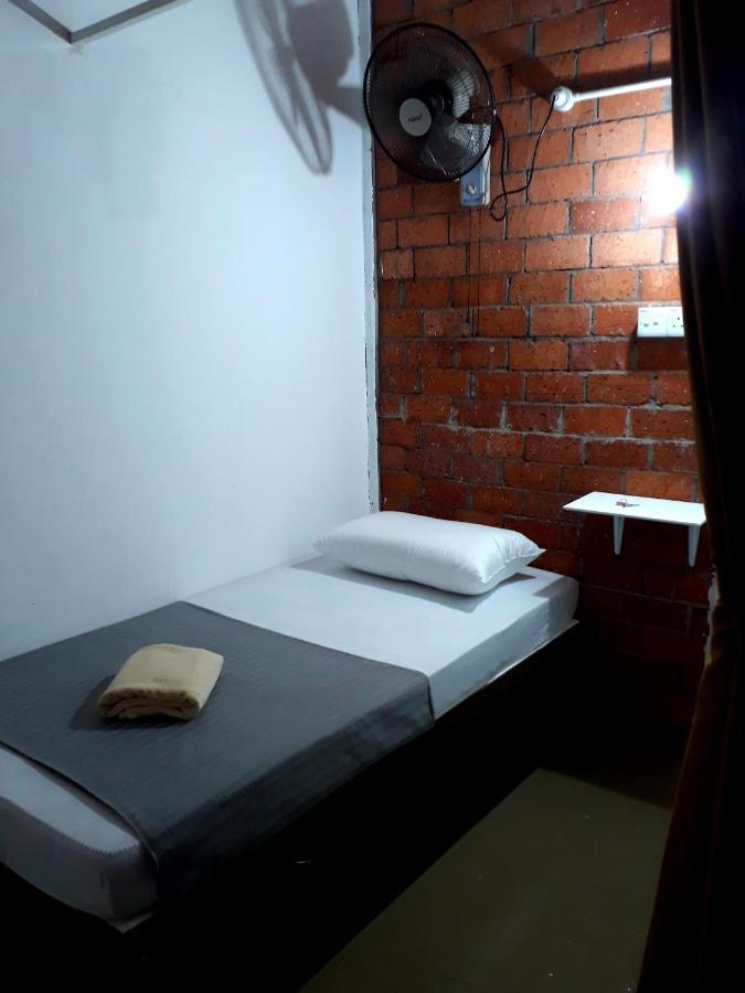 Хостел Dorm Master Padang Mat Sirat Экстерьер фото