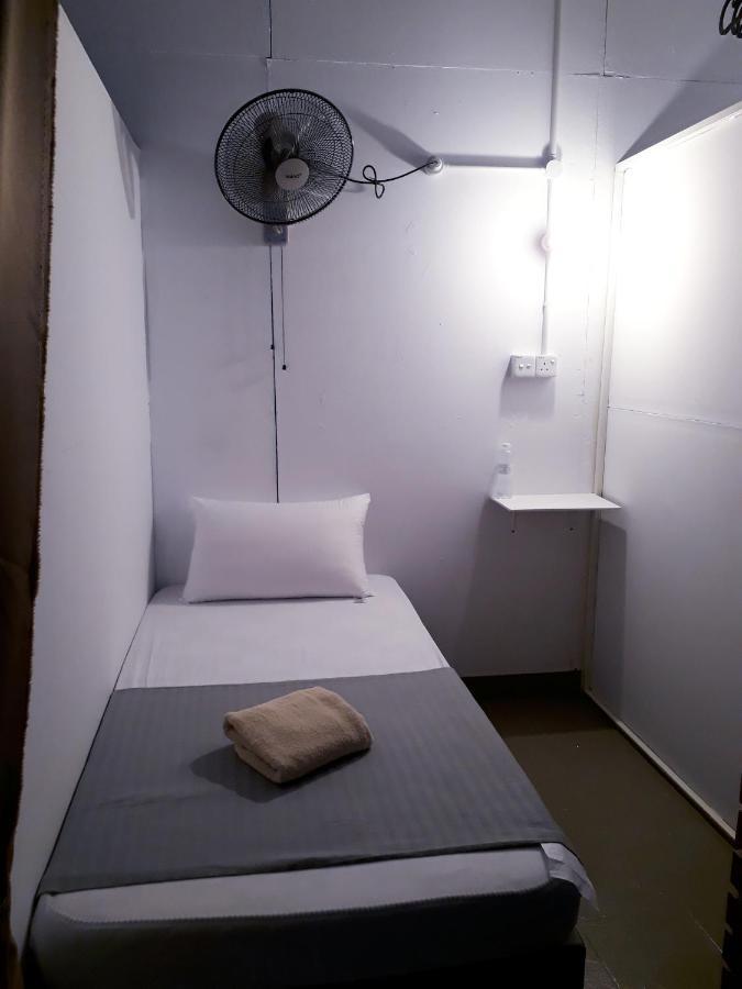 Хостел Dorm Master Padang Mat Sirat Экстерьер фото