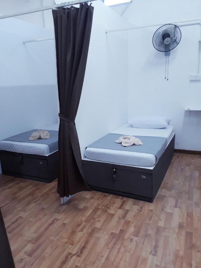 Хостел Dorm Master Padang Mat Sirat Экстерьер фото