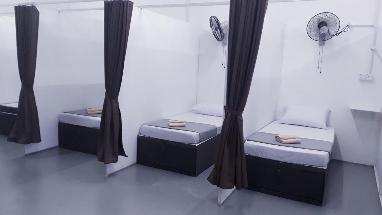 Хостел Dorm Master Padang Mat Sirat Экстерьер фото