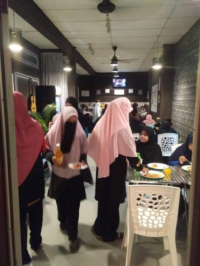 Хостел Dorm Master Padang Mat Sirat Экстерьер фото
